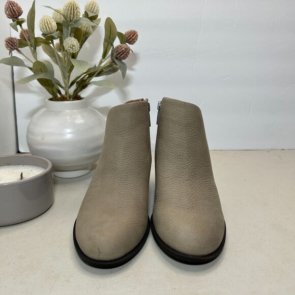 Lucky Brand Bellita Leather Heeled Ankle Booties Side Zip Taupe Womens US 6 NWOB - Picture 2 of 12